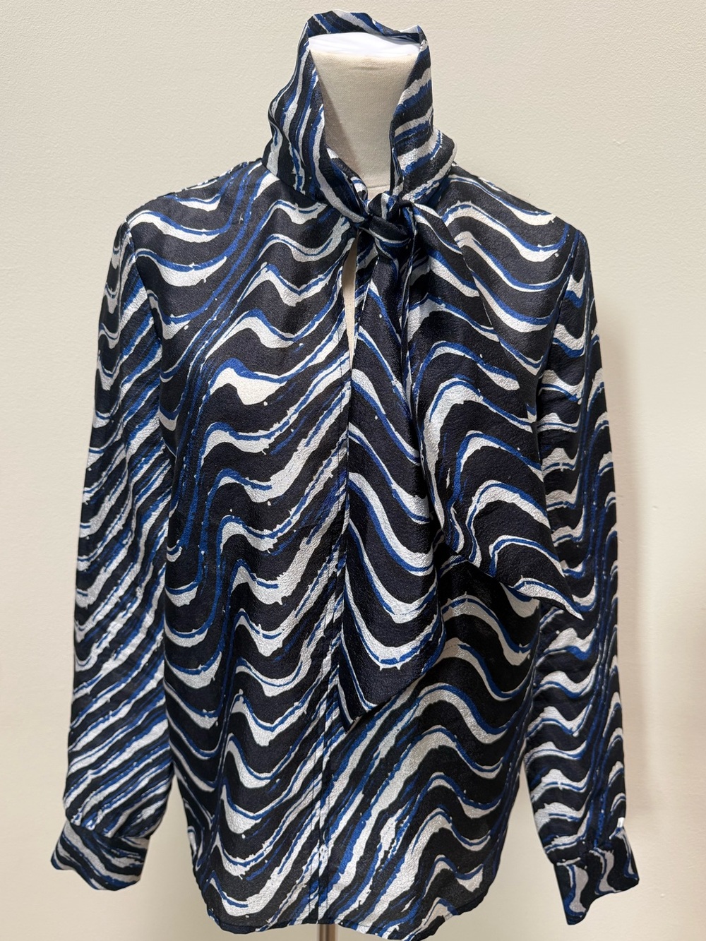 Baum und Pferdgarten Blue Abstract Wave Print Blouse Navy Silver Black